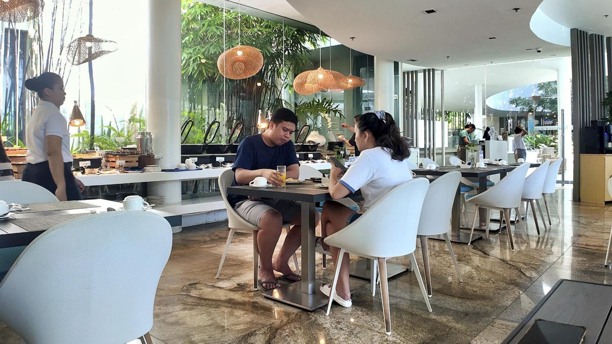 Dominiks Stylish Resort Gem Ocean View Pool Queen Bed At Tambuli 8 Floor Fast Wifi Lapu-Lapu City Buitenkant foto